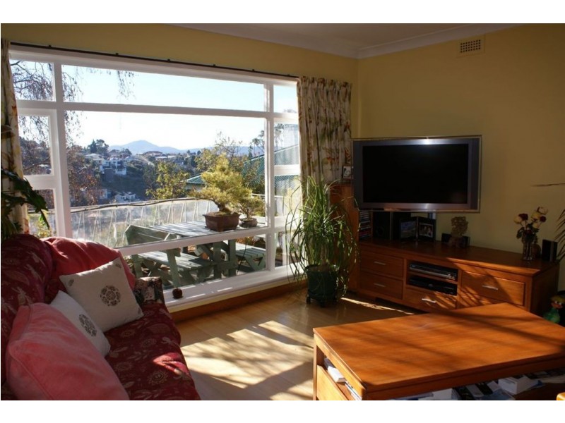 12 Hillside Road, West Hobart TAS 7000