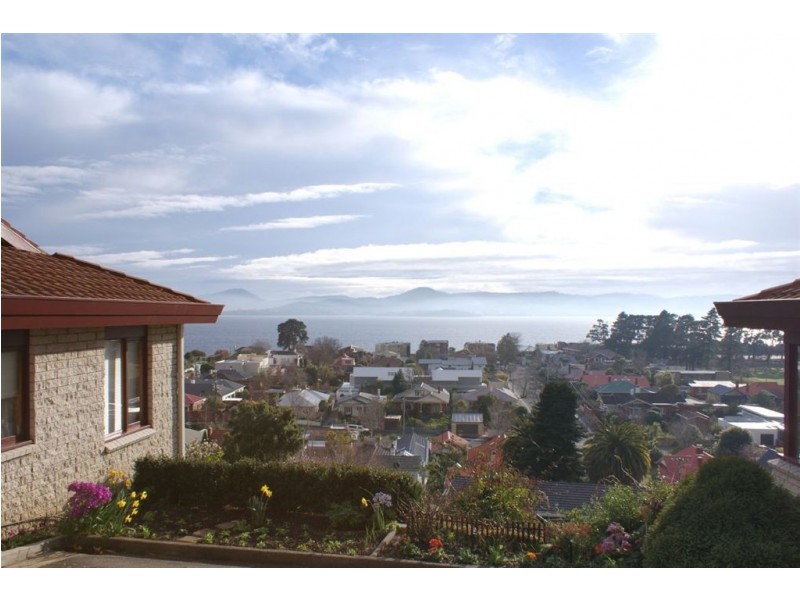 4/7A Chessington Court, Sandy Bay TAS 7005