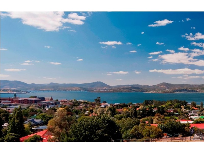 40 Coolabah Road, Sandy Bay TAS 7005