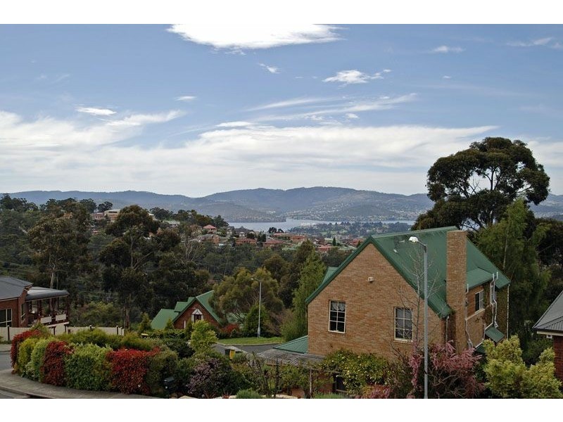 16 Firth Road, Lenah Valley TAS 7008