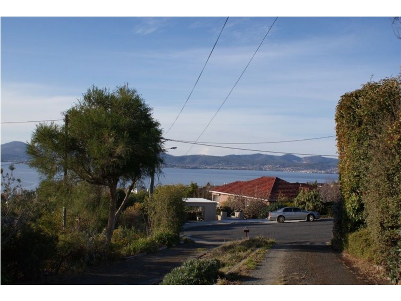 13 Wandeet Place, Sandy Bay TAS 7005