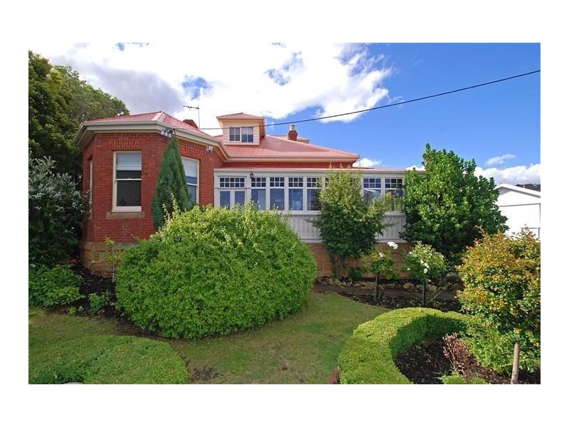 8 Ford Parade, Lindisfarne TAS 7015