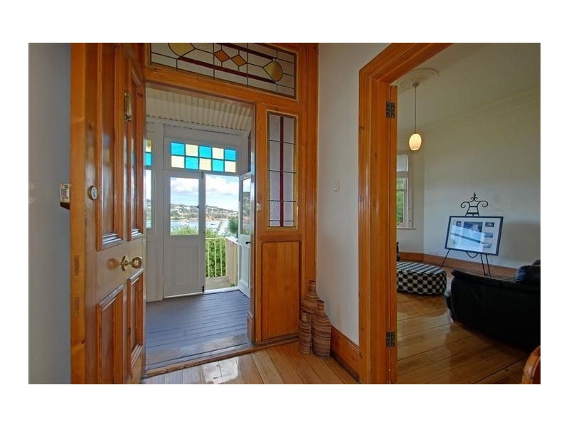 8 Ford Parade, Lindisfarne TAS 7015