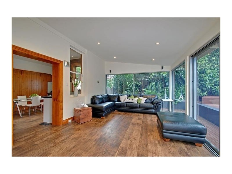 8 Ford Parade, Lindisfarne TAS 7015