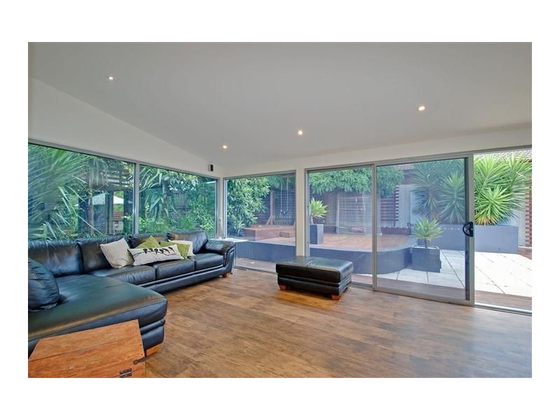 8 Ford Parade, Lindisfarne TAS 7015