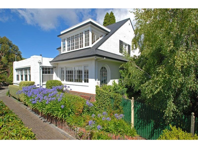 2/10 Mawhera Avenue, Sandy Bay TAS 7005