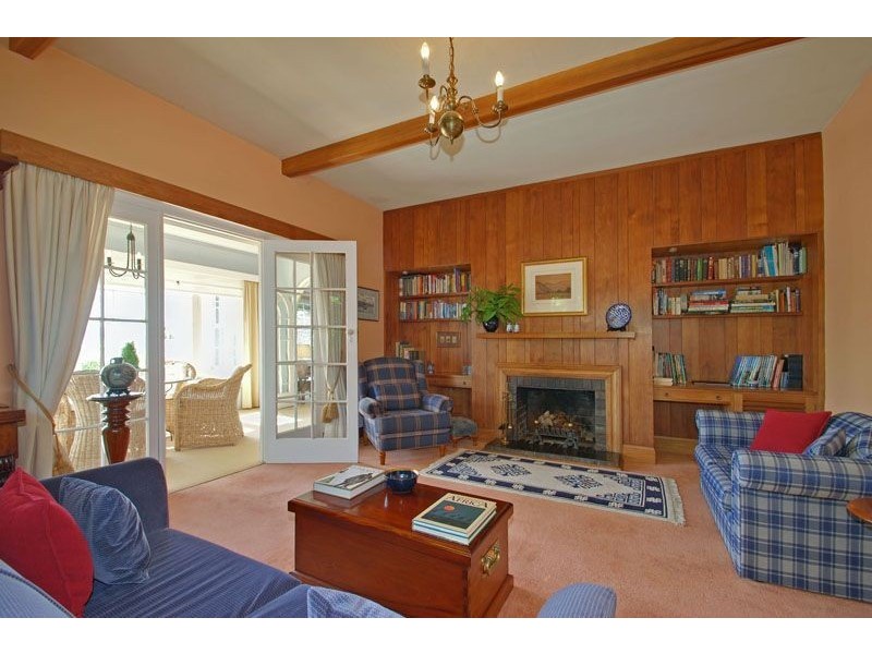 2/10 Mawhera Avenue, Sandy Bay TAS 7005