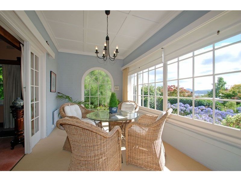 2/10 Mawhera Avenue, Sandy Bay TAS 7005