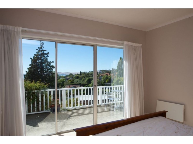 10 Norfolk Crescent, Sandy Bay TAS 7005