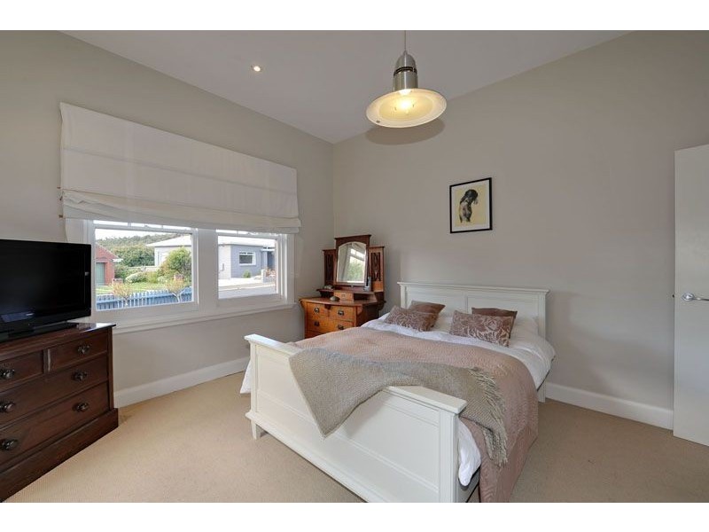 18 Swanston Street, New Town TAS 7008