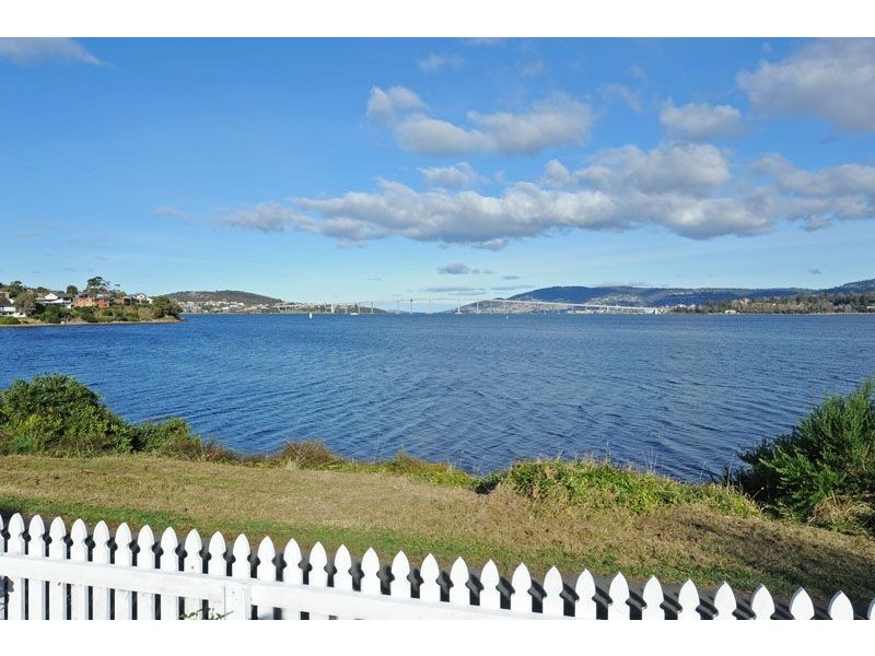 119A Derwent Avenue, Lindisfarne TAS 7015