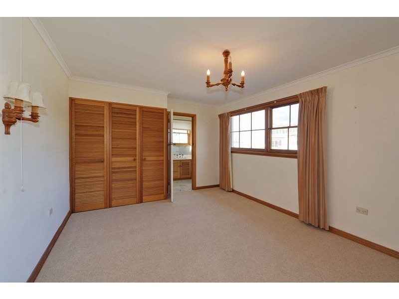 11 Manresa Court, Sandy Bay TAS 7005