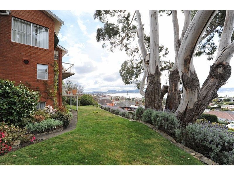 1/1 Hatton Gardens, Sandy Bay TAS 7005