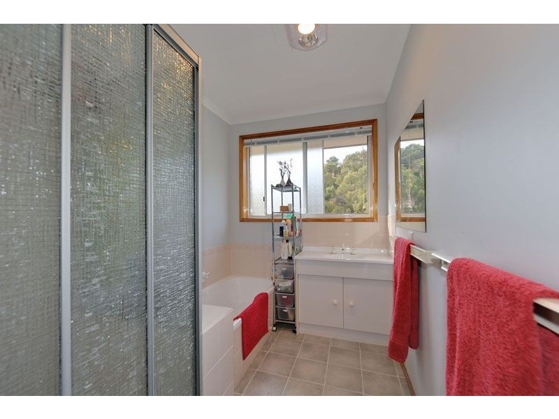 15 Nayuka Street, Geilston Bay TAS 7015