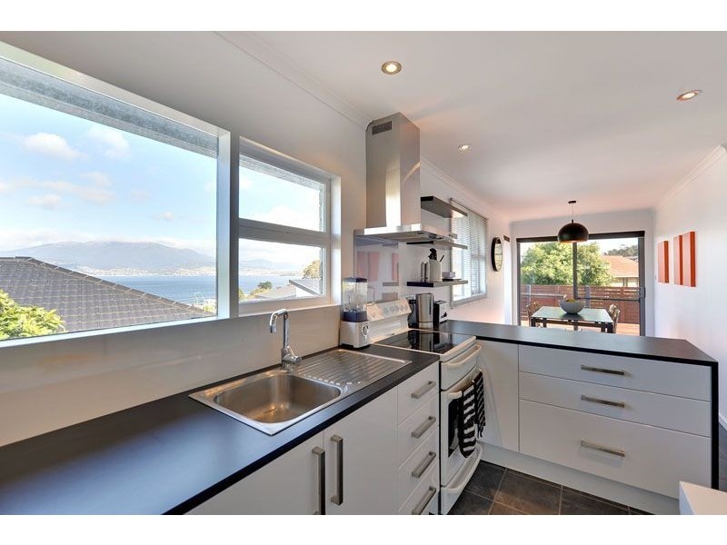 8 Tunah Street, Howrah TAS 7018