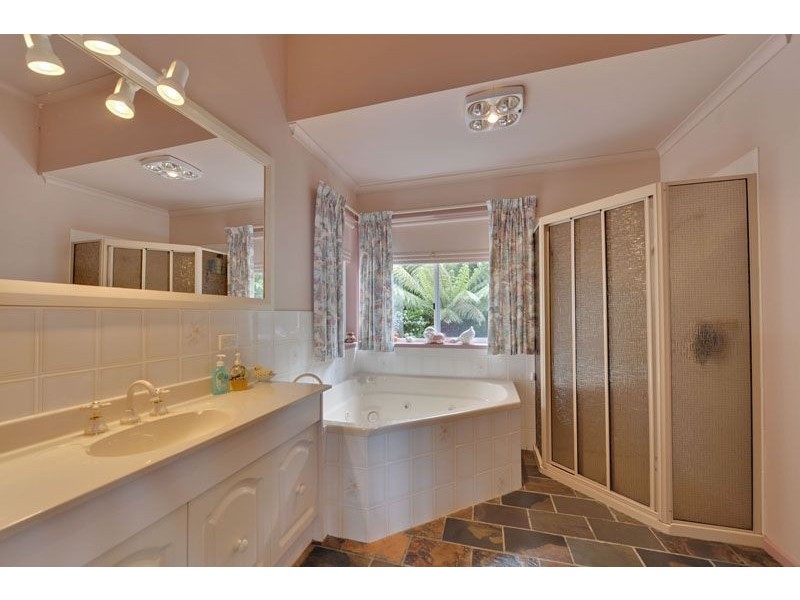 8 Gray’s Road, Fern Tree TAS 7054