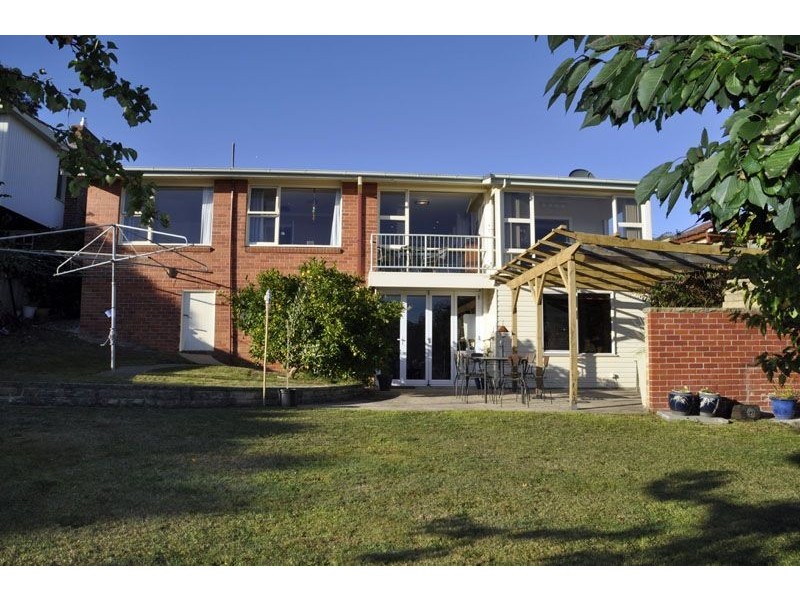 14 McGuinness Crescent, Lenah Valley TAS 7008
