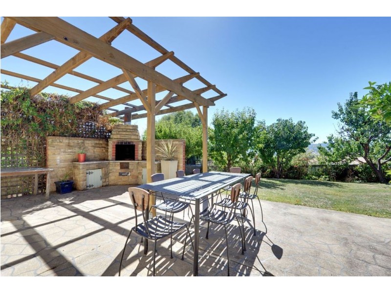 14 McGuinness Crescent, Lenah Valley TAS 7008