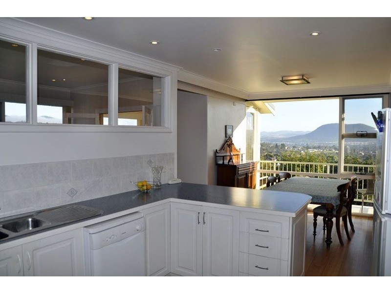 14 McGuinness Crescent, Lenah Valley TAS 7008
