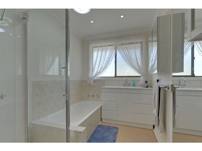 2/9 Gillies Road, Claremont TAS 7011