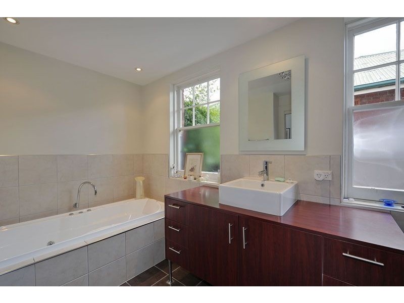 18 Swanston Street, New Town TAS 7008