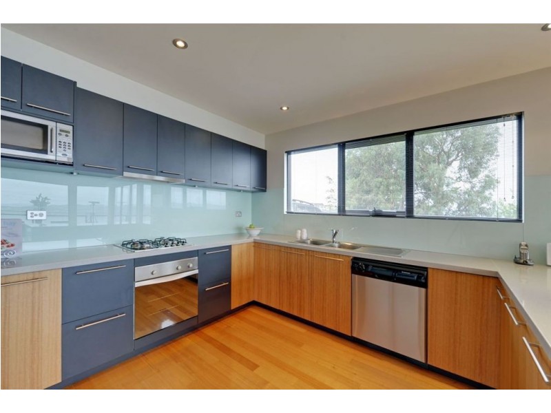 8 Nicholas Drive, Sandy Bay TAS 7005