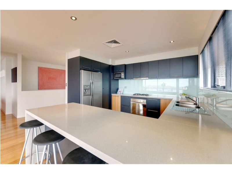 8 Nicholas Drive, Sandy Bay TAS 7005