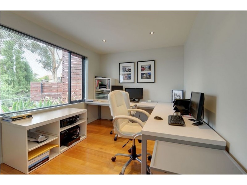 8 Nicholas Drive, Sandy Bay TAS 7005