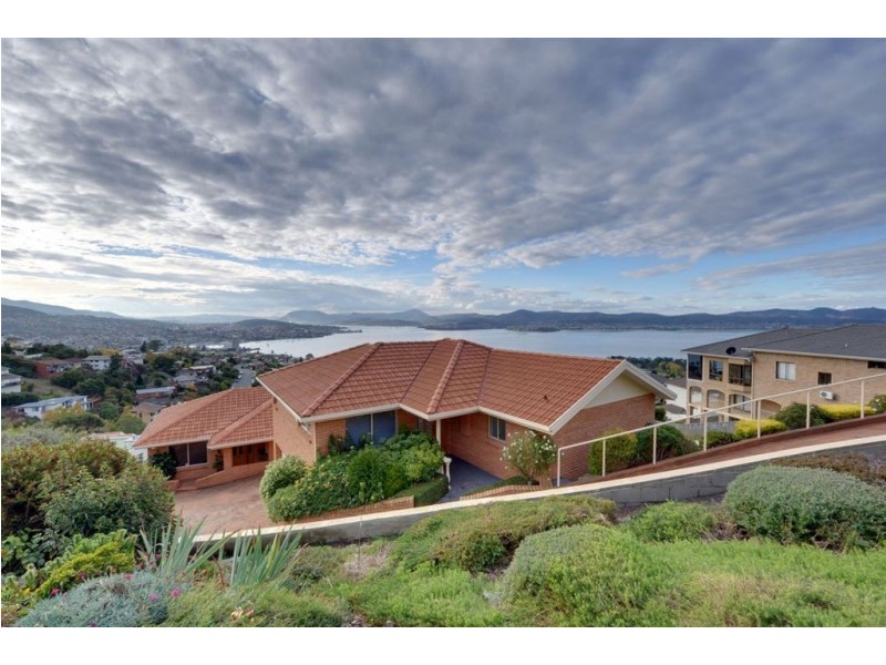 1/12 Date Court, Sandy Bay TAS 7005