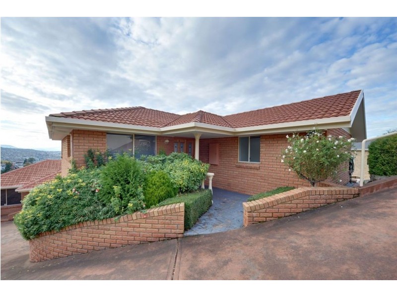 1/12 Date Court, Sandy Bay TAS 7005
