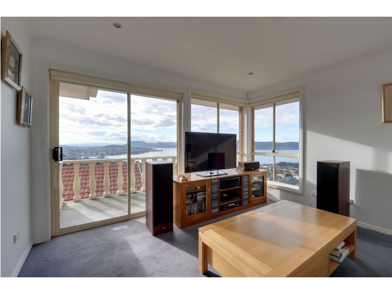 1/12 Date Court, Sandy Bay TAS 7005