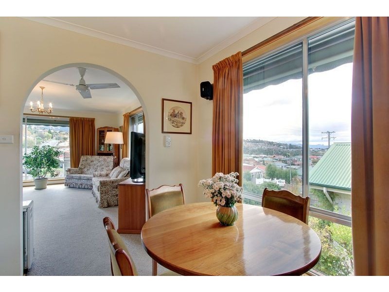 1 Greenway Avenue, Lenah Valley TAS 7008