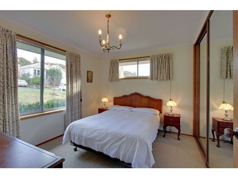 1 Greenway Avenue, Lenah Valley TAS 7008