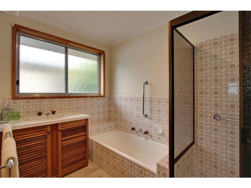 1 Greenway Avenue, Lenah Valley TAS 7008