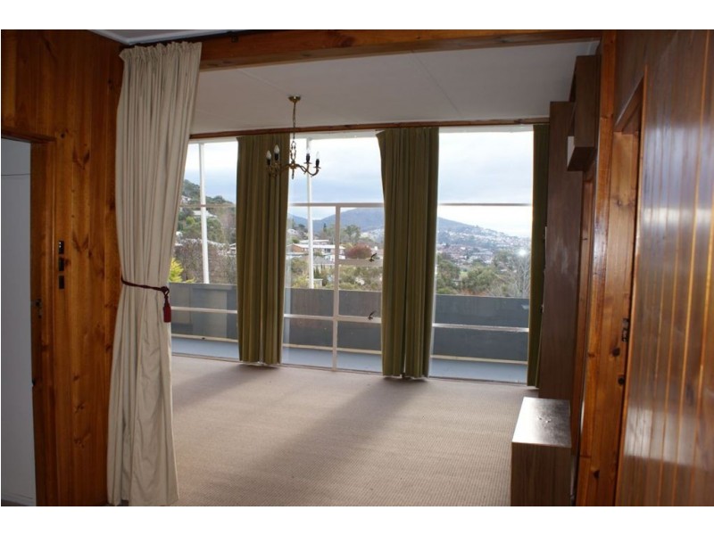 5 Woolton Place, Sandy Bay TAS 7005