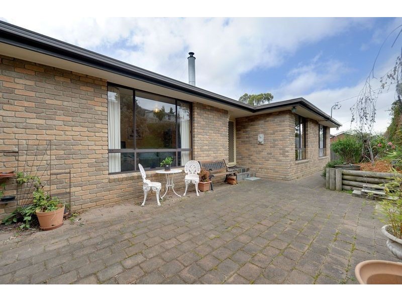 17 Sharps Road, Lenah Valley TAS 7008