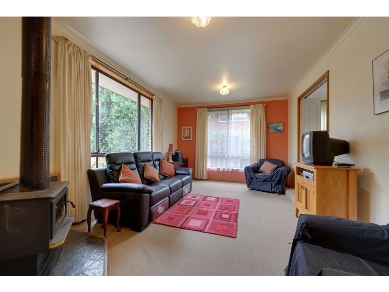 17 Sharps Road, Lenah Valley TAS 7008