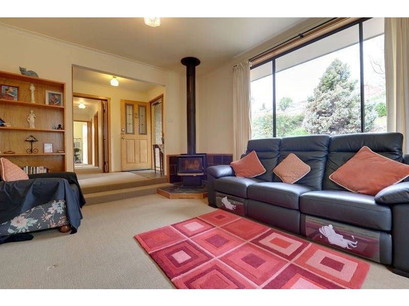 17 Sharps Road, Lenah Valley TAS 7008