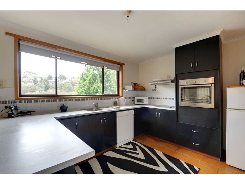 17 Sharps Road, Lenah Valley TAS 7008