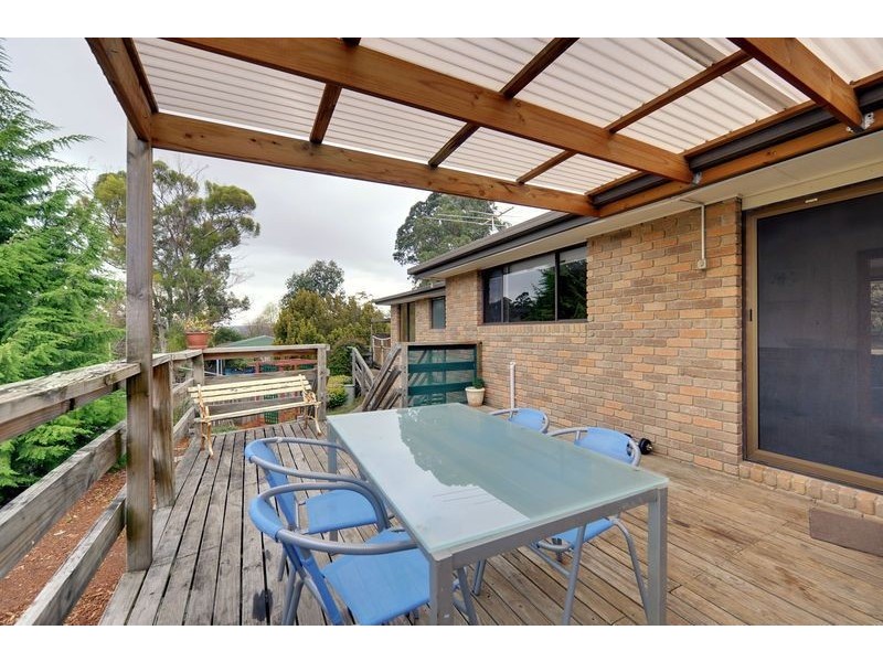 17 Sharps Road, Lenah Valley TAS 7008
