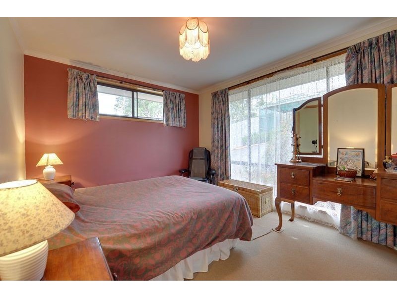 17 Sharps Road, Lenah Valley TAS 7008