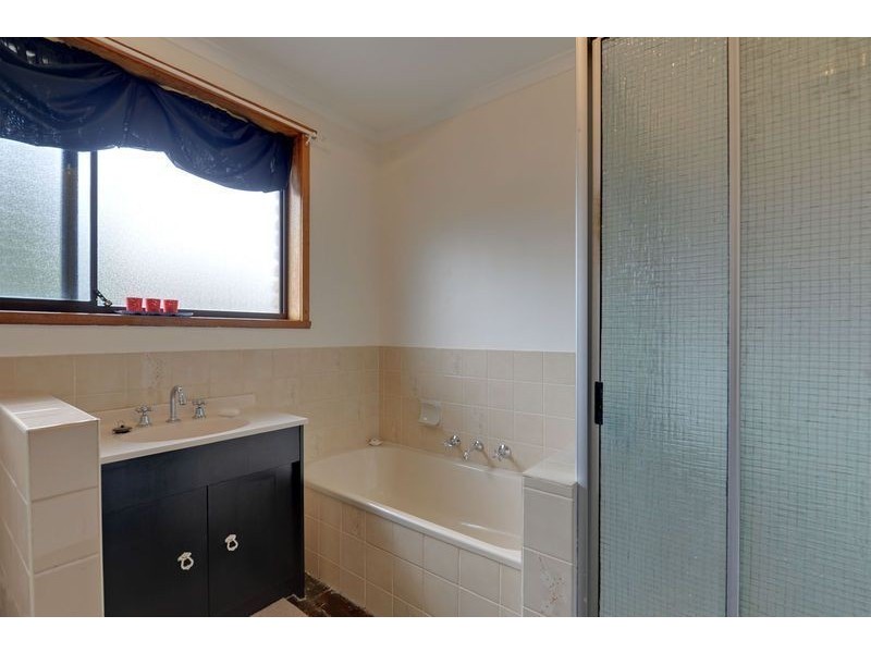 17 Sharps Road, Lenah Valley TAS 7008