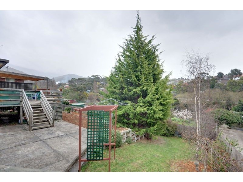 17 Sharps Road, Lenah Valley TAS 7008