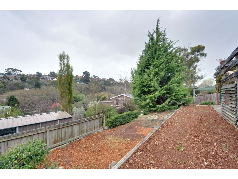 17 Sharps Road, Lenah Valley TAS 7008