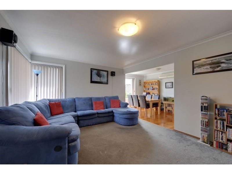 8 Susan Parade, Lenah Valley TAS 7008