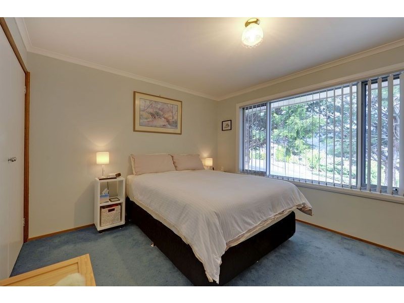 8 Susan Parade, Lenah Valley TAS 7008