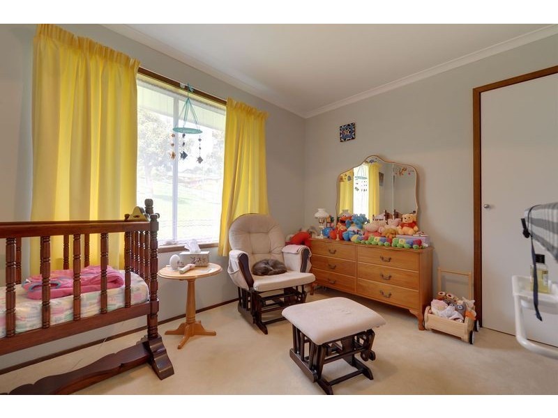 8 Susan Parade, Lenah Valley TAS 7008