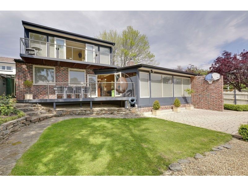 15 Quorn Street, Sandy Bay TAS 7005