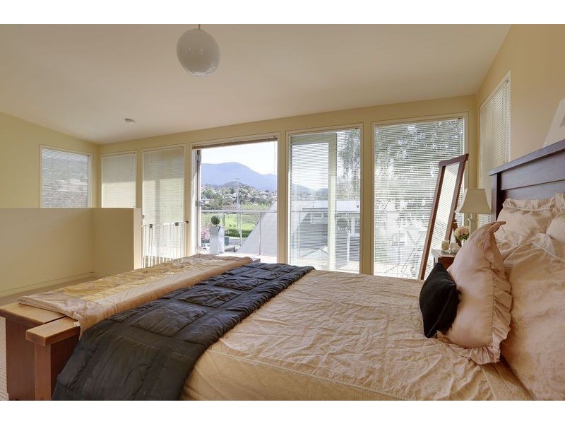 15 Quorn Street, Sandy Bay TAS 7005