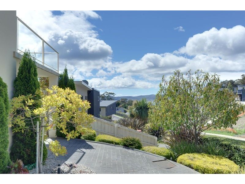 1/13 Gardenia Grove, Sandy Bay TAS 7005